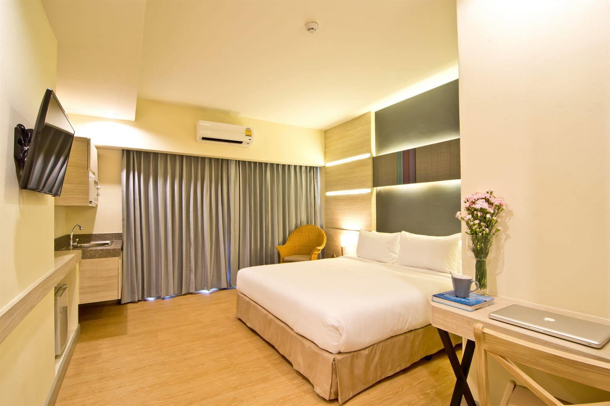 Hotel Sunshine One à Pattaya Extérieur photo