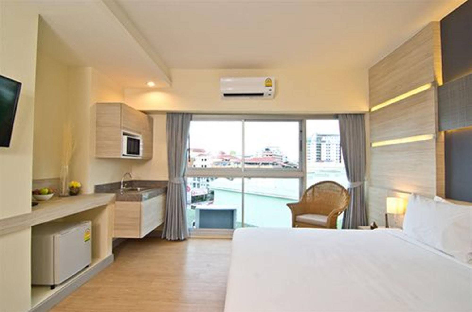 Hotel Sunshine One à Pattaya Extérieur photo